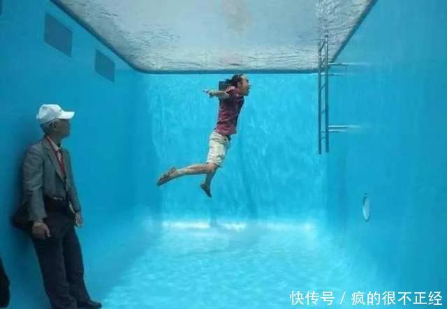 中年|全球最“神奇”泳池,美女游客在水下自由行走,却连衣服都不湿!
