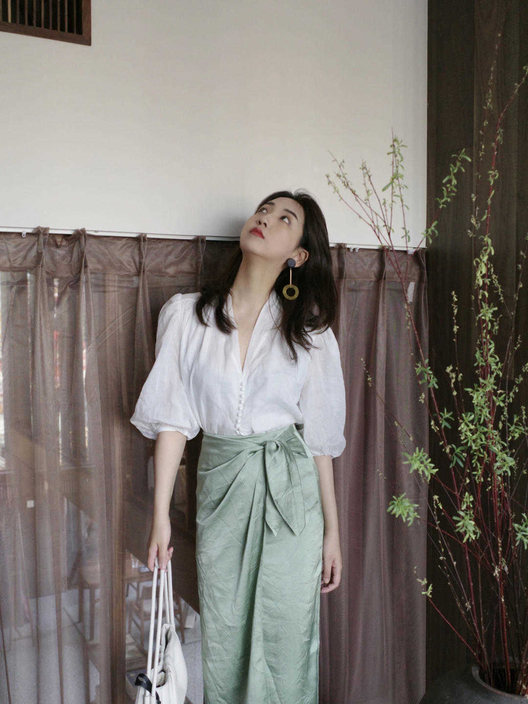 穿搭|夏季出游必备衣服单品,轻盈舒适的棉麻风,也能拍出时尚大片来