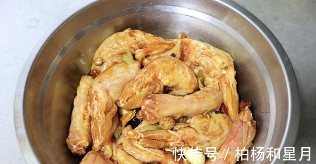 汤汁|香辣卤鸡脖，自制追剧小零食，味道完全不输买来的！