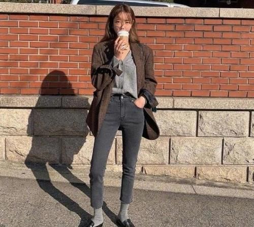 春天穿直筒裤，怎么搭配更时髦？这些穿搭技巧值得借鉴