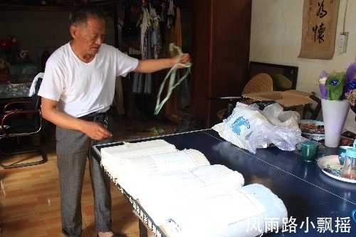 红楼梦|六旬老人下恒心小楷抄《红楼》 历时六年半共抄七十万个字