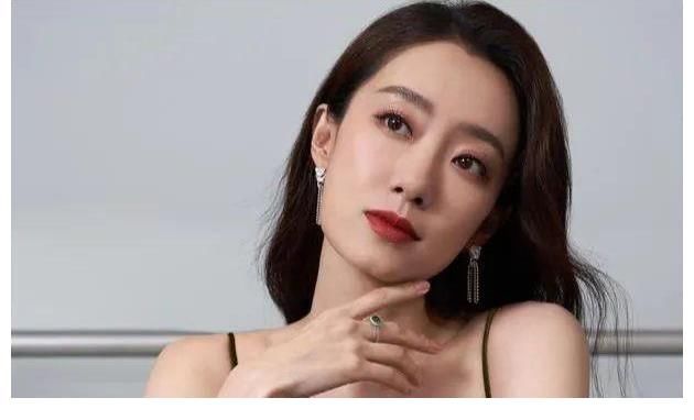 張小斐掉咖沒(méi)資源？大張偉拿到主持人證，張新成一人之下影版