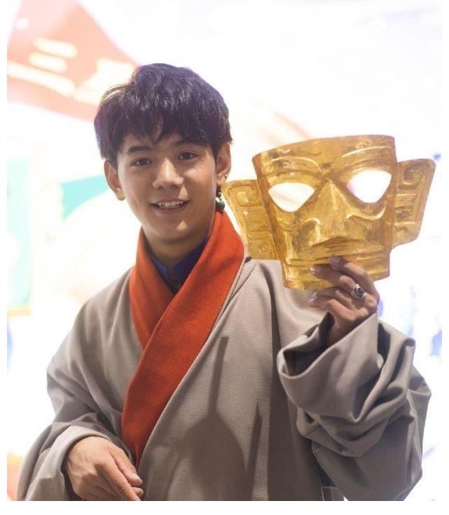 黃曉明|新一季《中餐廳》正式錄制，龔俊自帶廚具被沒收，網(wǎng)友：喜劇現(xiàn)場