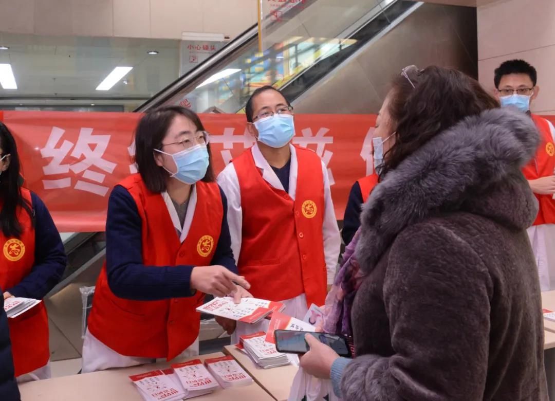 承德医学院附属医院联合承德市疾控中心举办世界艾滋病日主题宣传活动|遏制艾滋，我们在行动| 艾滋