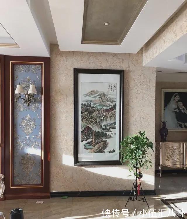 毛爷爷|婚房装修完工，砸5万块做的电视墙太肉疼，婆婆说我败家