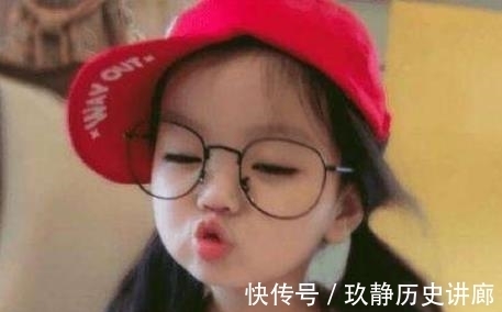 小肚子|7岁阿拉蕾越长越好看，小肚子圆鼓鼓，镜子中的天鹅美背萌态十足