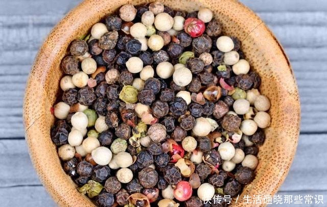 黑胡椒|黑胡椒和白胡椒有什么不同别用错了,否则还不如不放