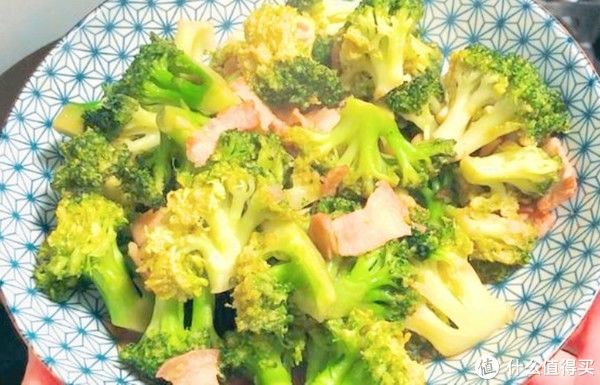 口感|西兰花焯水直接炒都不对！这样做太香了