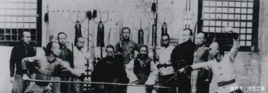 武术|他是慈禧亲封的大内飞鹰,曾用石头暗杀八国联军,一招制服霍元甲