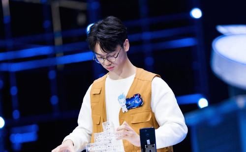 王耀庆用“三个字母”扯下《大脑8》的遮羞布，教授和选手真尴尬