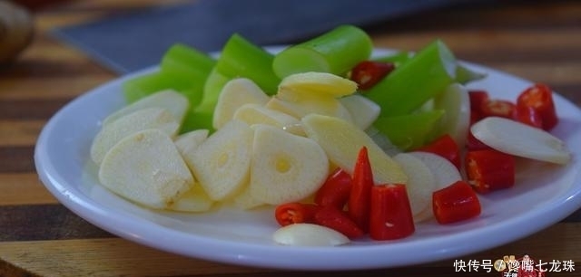 红烧鸡肉最好吃的家庭做法,简单美味又下饭,看看你喜欢吃不?