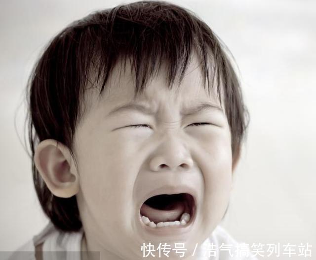 简·尼尔森|当孩子用哭闹要挟你时,请使用这套“话术公式”,效果非常好!