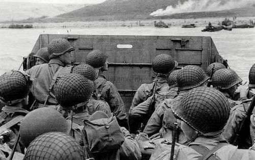 抱头痛哭|一人干掉一个团，9小时打光上万发子弹，最后和敌人抱头痛哭