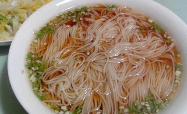 阳春面|教你做地道的阳春面，清香可口，汤浓，制作简单，营养可口