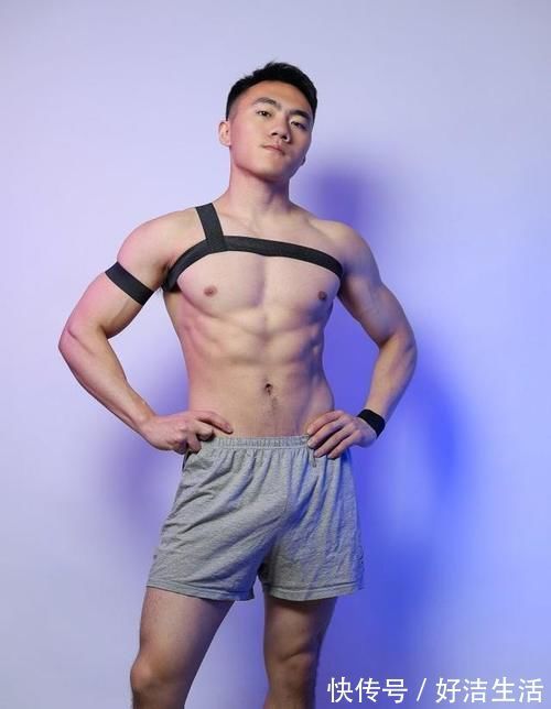 哥哥|型男范十足的健身小哥哥,黑色束身带对于肌肉男来说,有效果吗?