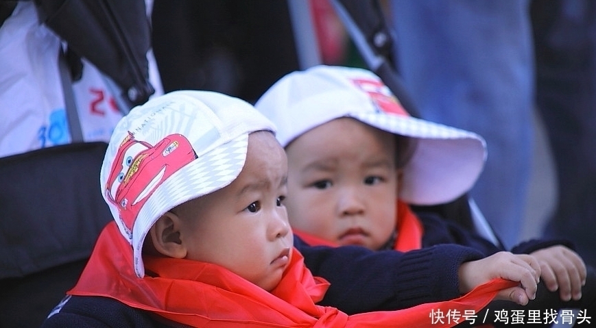 4岁双胞胎男童脾虚不消化,保做得好后煮了一碗水,医生:做的好