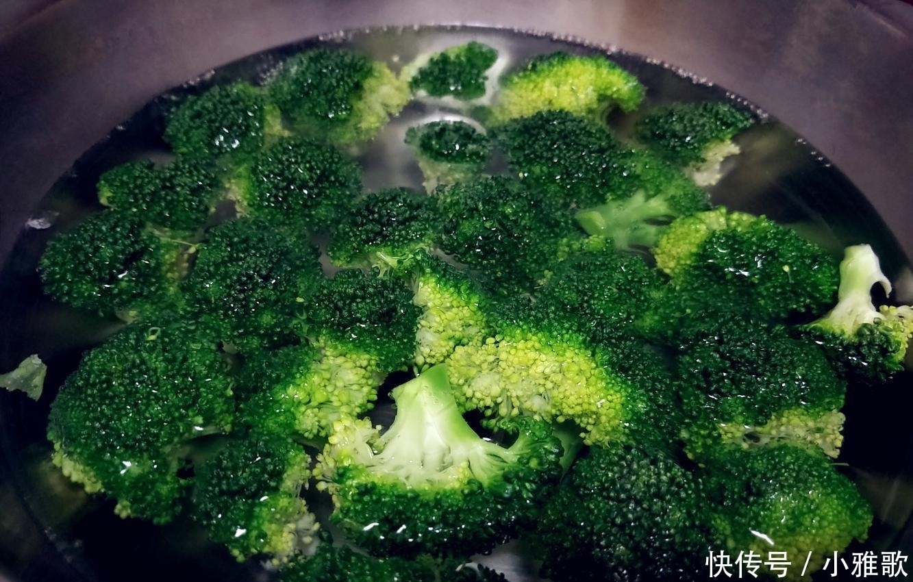 好吃|西兰花和它是天生一对, 这样做营养翻倍更好吃, 儿子每次都不够吃!