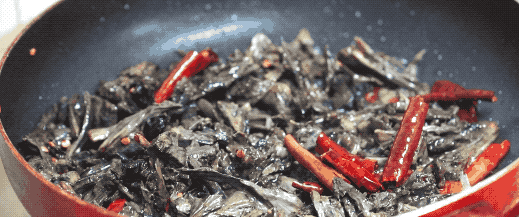  松茸 被称为“万菌之王”，让你的味蕾超级享受一次吧！