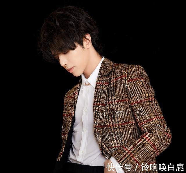 冠军|《歌手》冠军华晨宇vs肖战，谁的穿搭更胜一筹