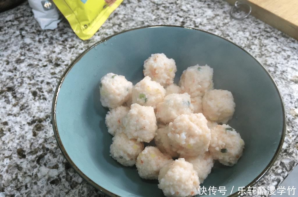 春季,白萝卜和它是绝配,简单煮一煮,暖胃健脾,老人小孩都爱喝