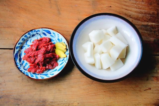 氨基酸|牛肉跟萝卜这样炖，家人三天两头点名吃，上桌就扫光