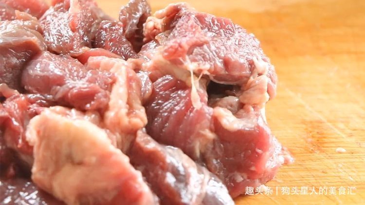 长假在家不想做饭，教你一个做法，土豆牛肉一锅炖，能吃两碗饭