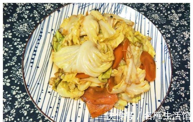 配菜|炒包菜时,多加1样配菜,味道更好营养高,孩子老人都爱吃