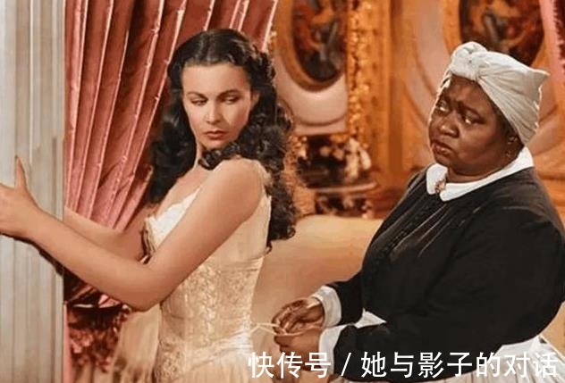 口红$十里穿汉服扮“红桃皇后”,网友让你模仿,没让你超越!