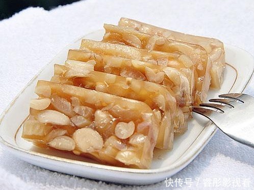  晶莹剔透|做猪皮冻时，猪皮焯水后就煮是大错！多加这1步，猪皮晶莹剔透