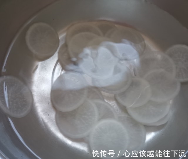 蒸蒸日上酿萝卜夹,清爽鲜香,好吃有颜值