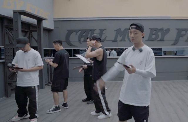 灵魂|这位哥哥是节目灵魂,承包笑点还特照顾人,网友:千万别淘汰