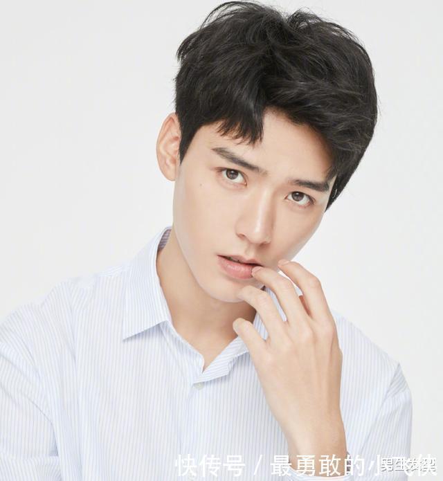 天热发型不要只会“剃光”,男士留这些时尚造型,看着就很帅气