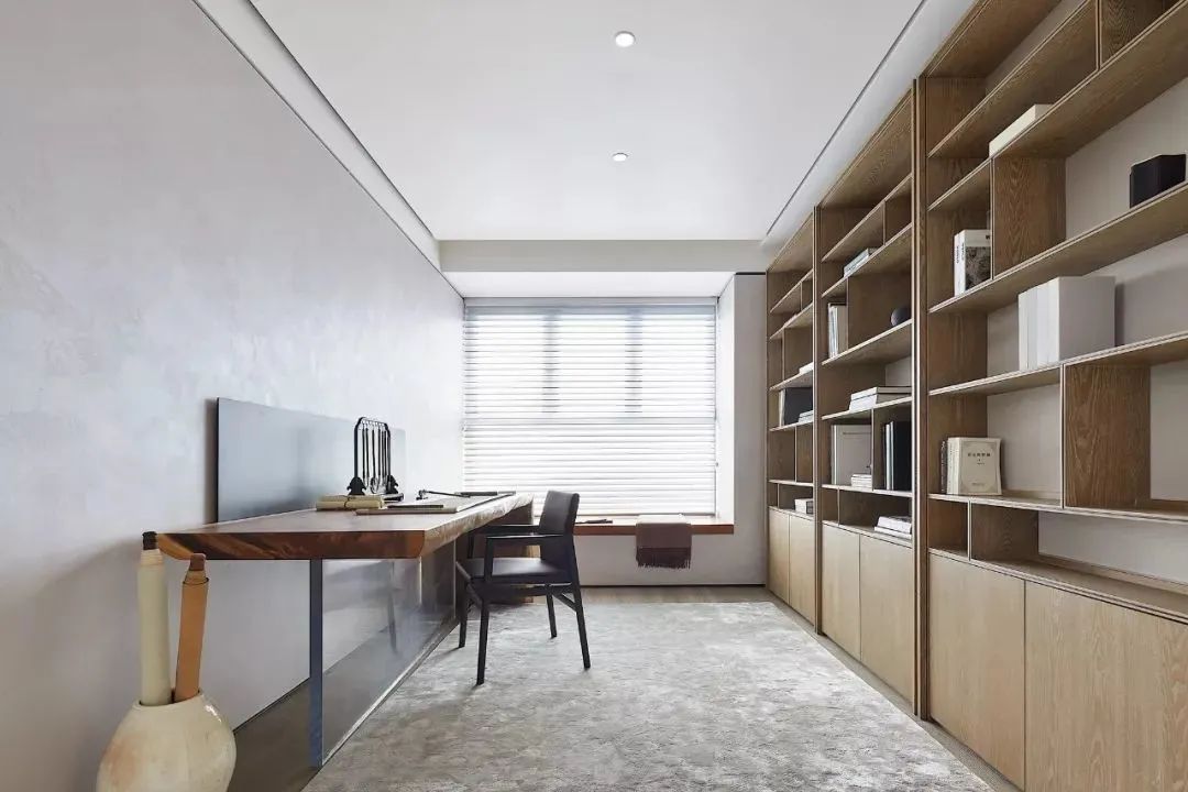 书桌|380㎡现代，返璞归真、朴素从容，这样的设计令人很轻松
