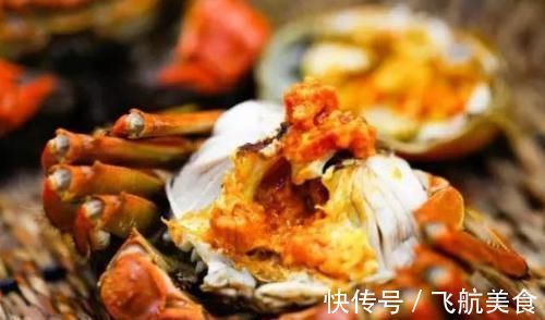 螃蟹直接上锅蒸就毁了，渔民教你一招，不流黄也不掉腿，特鲜