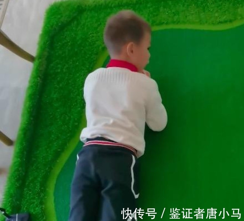 父子|谢杏芳晒林丹父子比拼平板支撑!对儿子要求超严,赞其比爸爸厉害