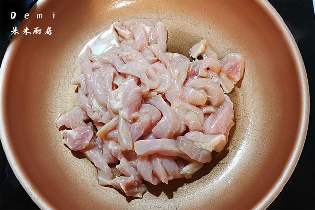 胡萝卜|鱼香肉丝的家常做法,鱼香汁记住比例43211,咸鲜酸甜刚刚好