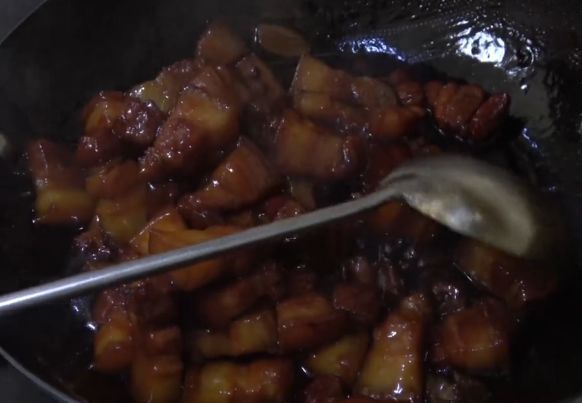红烧肉怎么做最香?大厨透露:多做1步,软糯又够味,特别好吃
