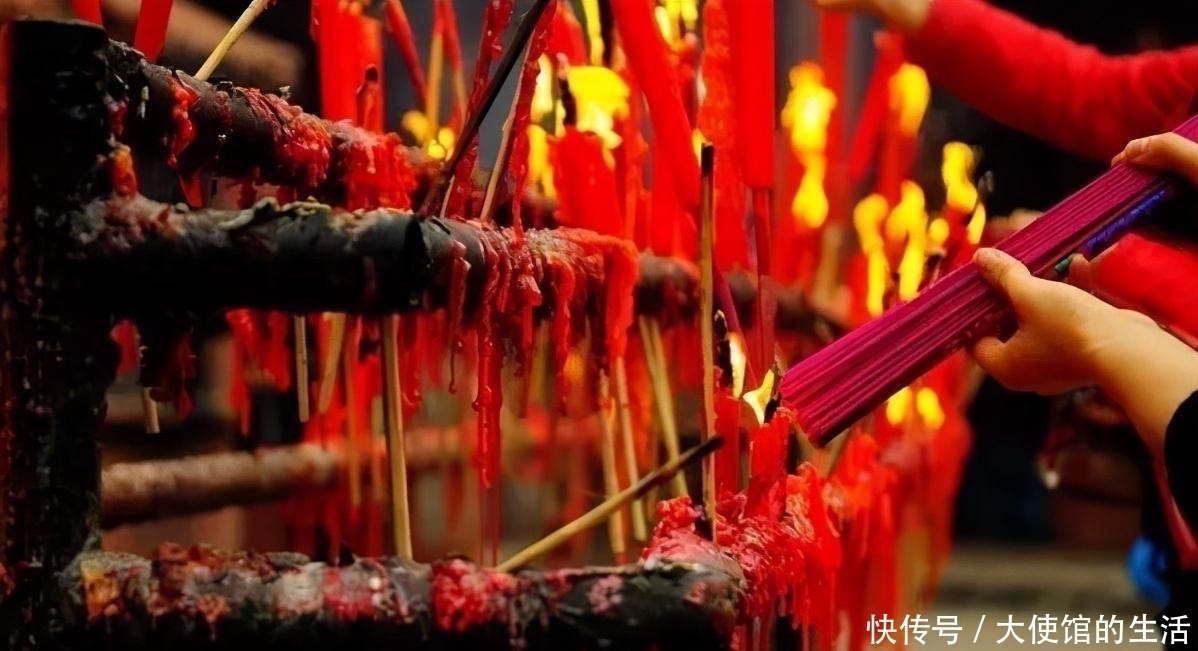 俗语“富人爱烧香”,为啥烧香烧三根这背后的寓意你了解多少