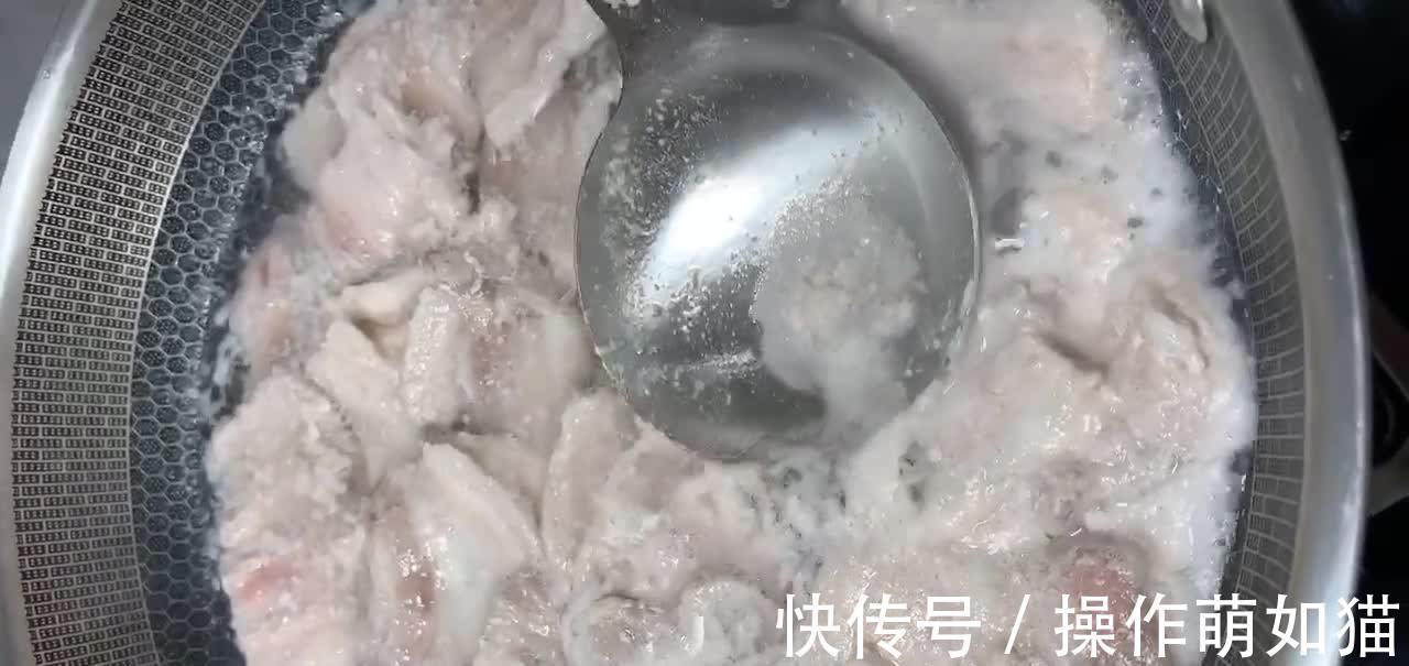 红烧肉炖宽粉，柔软劲道，肉香味浓，东北人从小吃到大的人间美味