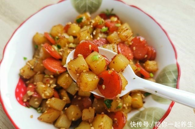 2根火腿肠1个土豆,做出比饭店还好吃的菜,天天吃都不腻