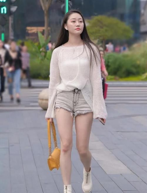 破烂|时尚纱质上衣,搭配“破烂”牛仔裤,做最美的自己