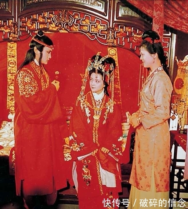 贾母|《红楼梦》后40回,袭人为何性情大变,做人处事尽显阴险卑劣?