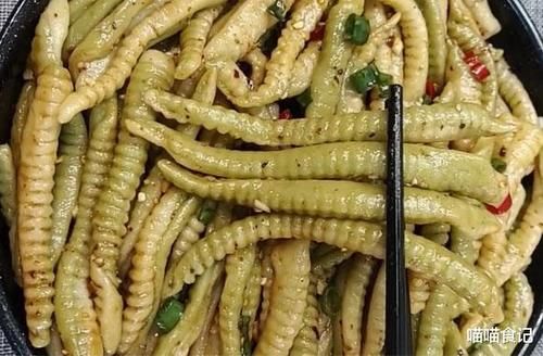 春季，吃面条不如吃它，上锅煮熟，加料汁一拌，爽滑筋道，特好吃