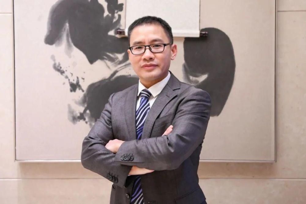 中华|潘中华:鹰,不可以留恋地平线