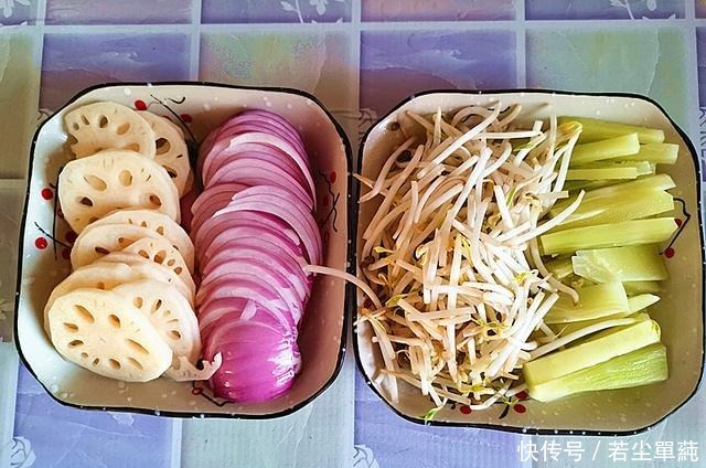 大厨教你在家做烤鱼，做法简单，一看就会，端上桌全家都爱吃