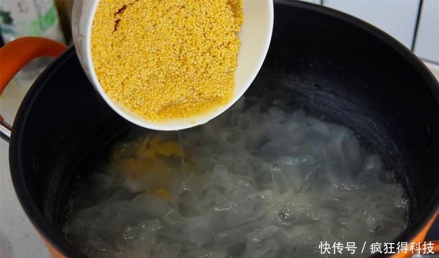 这粥,妈妈早餐必喝,满满的全是胶质,每周喝几次,省买化妆品了!