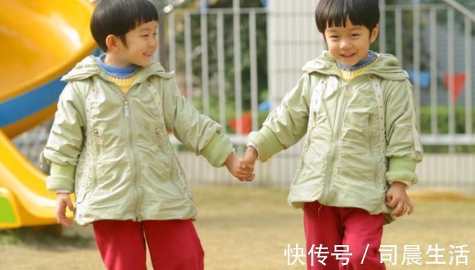 父母|双胞胎兄弟,一个留在国内养,一个带到国外养,18年重聚差距明显