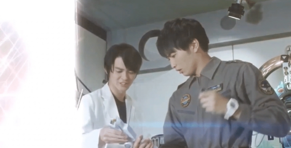 圣彰人|特利迦奥特曼第7集:圣彰人又制造了一个奥特曼变身器,令人深思