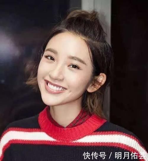 发型|发际线比较高的女生,尽量少梳这3种发型,否则发际线会上移!