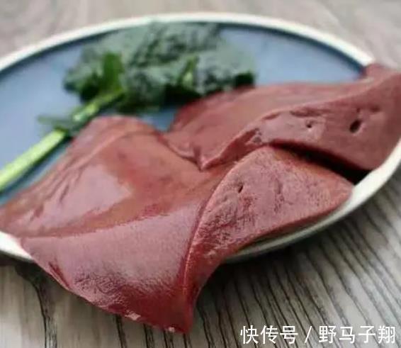 炒猪肝，先腌制还是先焯水？教你正确做法，猪肝嫩滑鲜香，没腥味